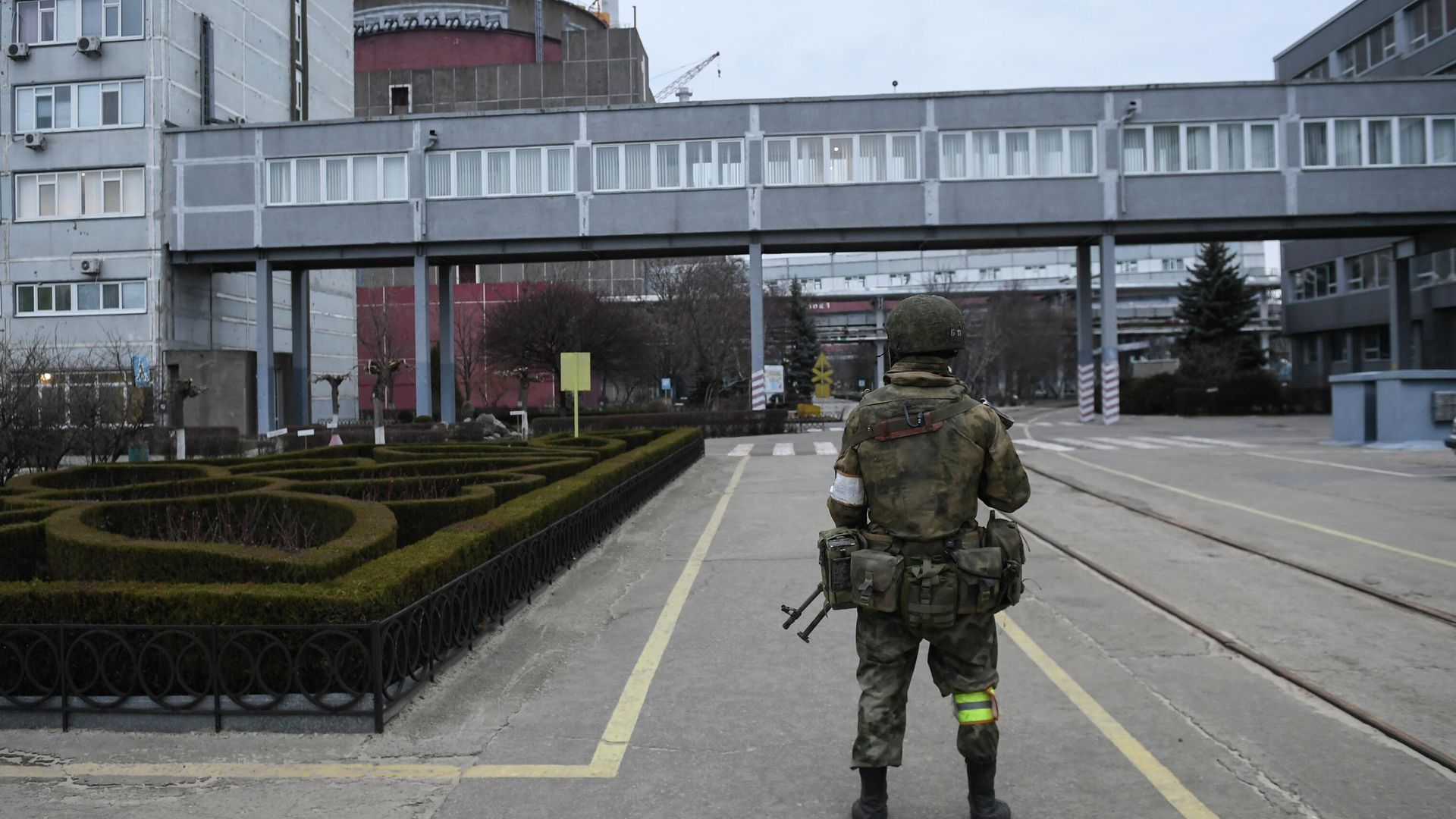 Военнослужащий РФ на территории Запорожской атомной электростанции - РИА Новости, 1920, 29.08.2022