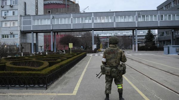 Военнослужащий РФ на территории Запорожской атомной электростанции