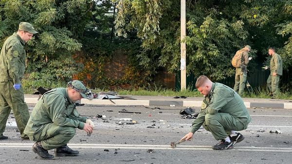 Следователи СК РФ работают на месте убийства Дарьи Дугиной