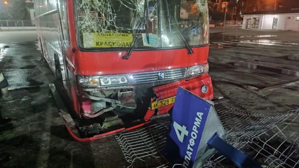 В Феодосии автобус наехал на людей