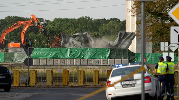 Снос памятника Освободителям Риги 
