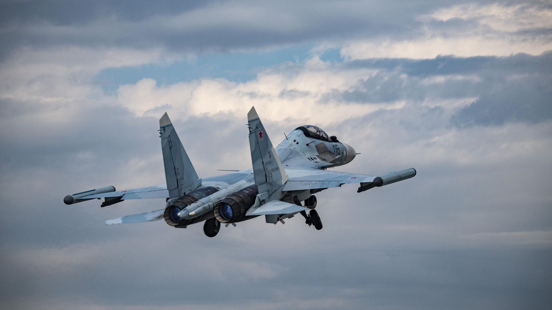 Многоцелевой истребитель Су-30СМ ВКС России, задействованный в специальной военной операции. - РИА Новости, 1920, 14.03.2023