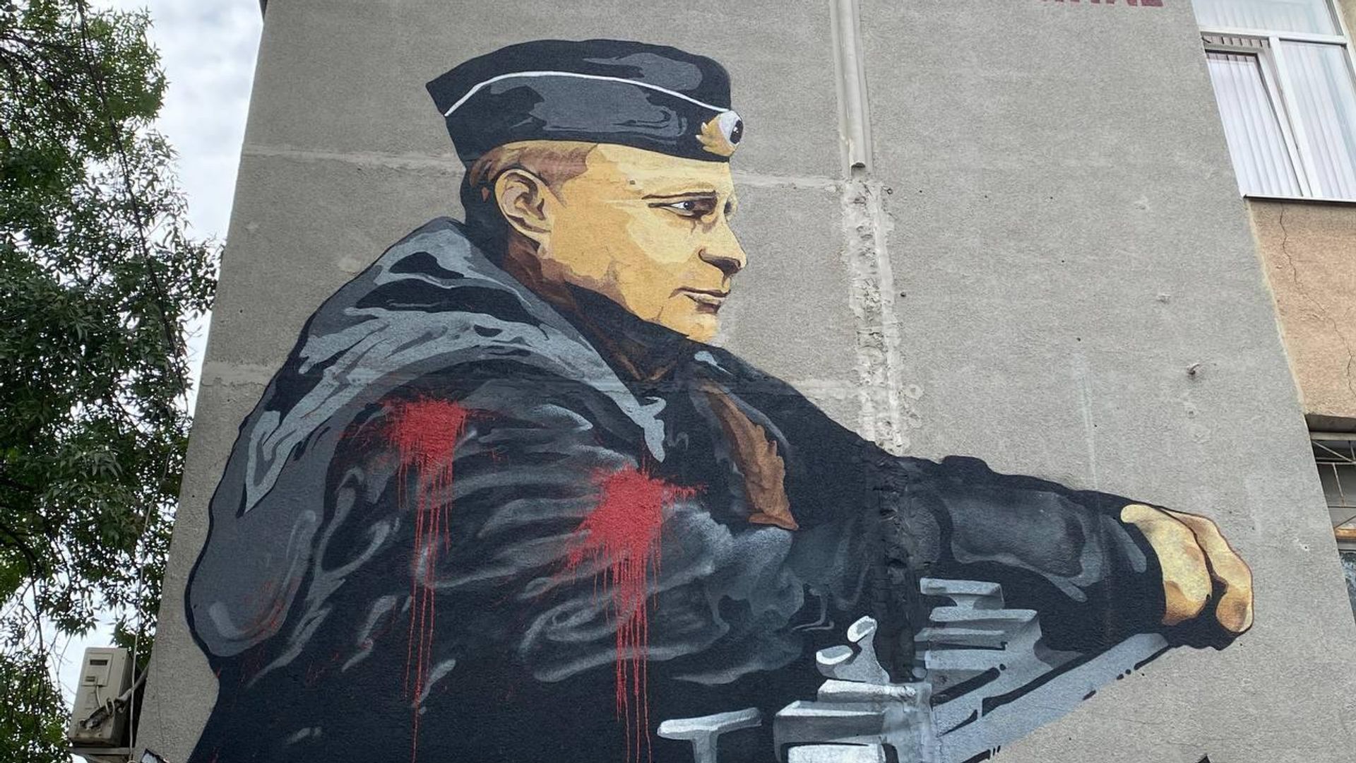 В Симферополе вандалы осквернили мурал с изображением Путина - РИА Новости, 1920, 16.09.2022