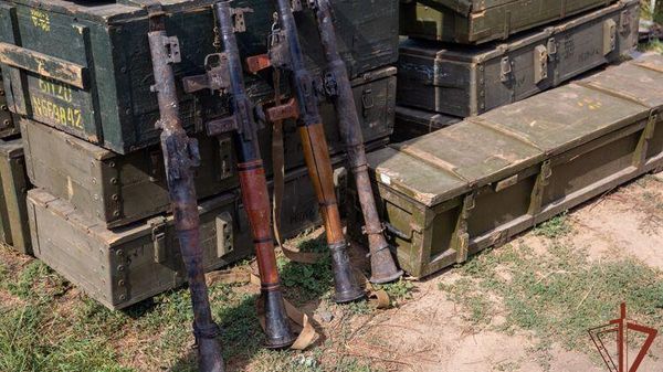 В Херсонской и Запорожской областях росгвардейцы выявили шесть крупных схронов с оружием