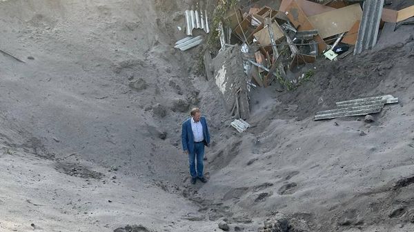 ВСУ обстреляли село Двулучное в белгородской области. В результате попадания снаряда образовалась воронка радиусом 12 метров