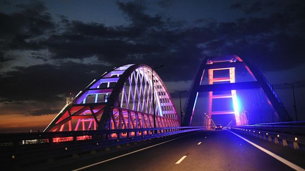 По Крымскому мосту возобновлено движение По Крымскому мосту возобновлено движение