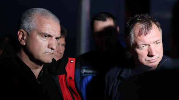 Глава Республики Крым Сергей Аксенов (слева) и заместитель председателя правительства РФ Марат Хуснуллин 