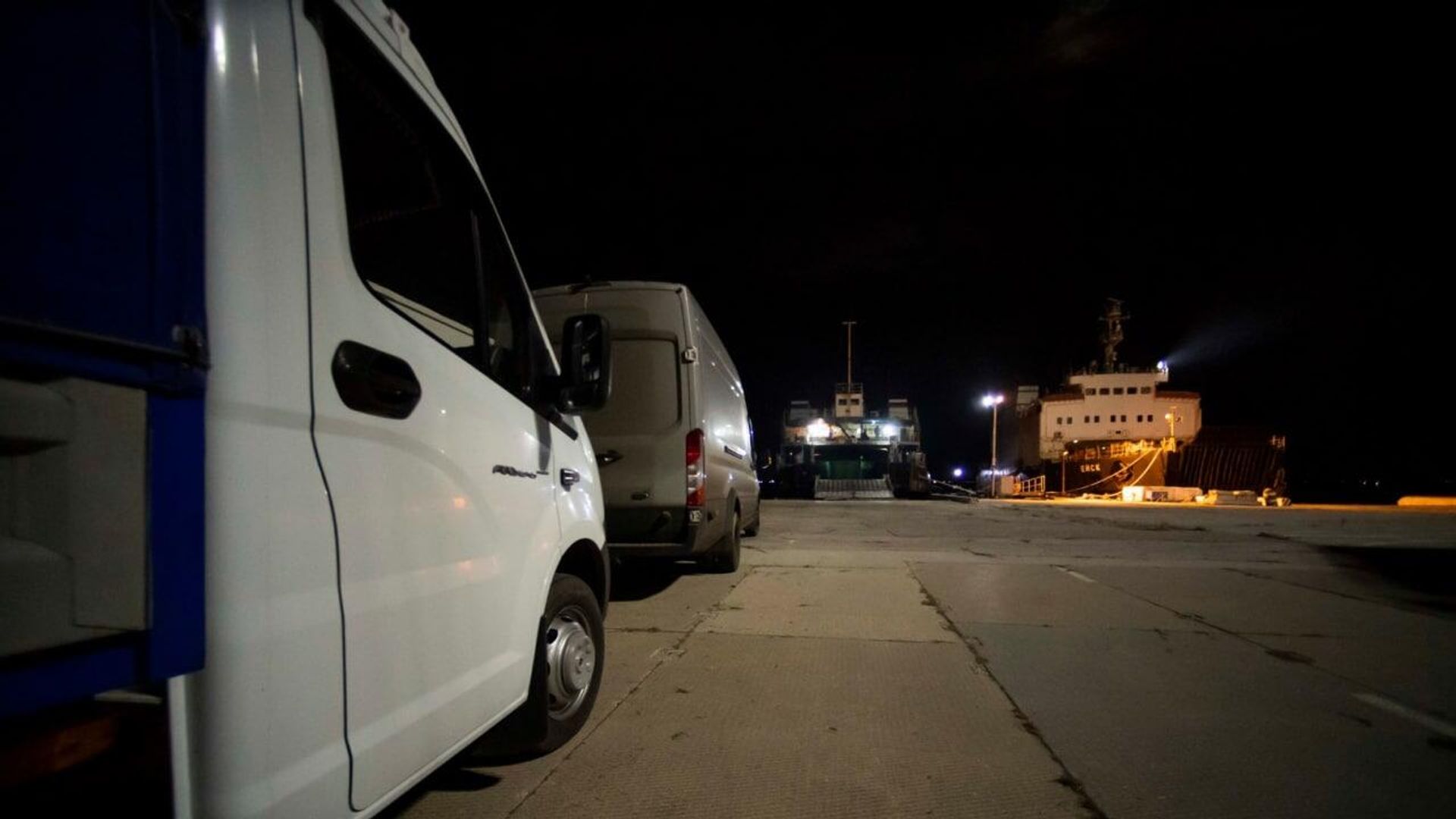 Грузовые авто на Керченской паромной переправе Грузовые авто на Керченской паромной переправе - РИА Новости, 1920, 10.10.2022