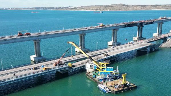 Работы по восстановлению Крымского моста после теракта