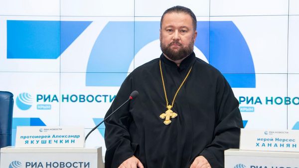 Секретарь Крымской митрополии, настоятель Петро-Павловского кафедрального собора протоиерей Александр Якушечкин