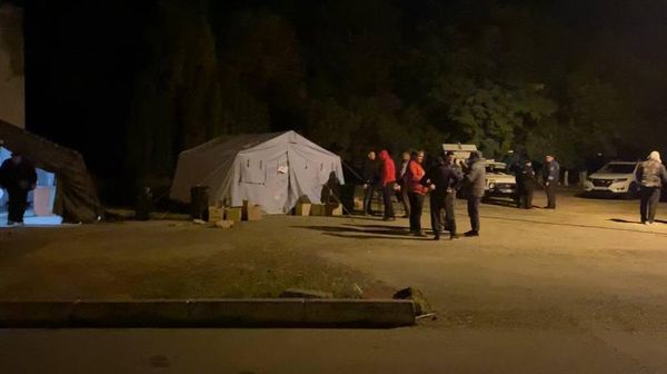 Штаб на территории временной парковки для грузовиков в Керчи