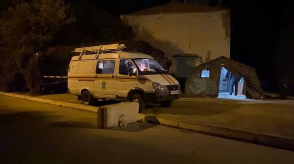 Штаб на территории временной парковки для грузовиков в Керчи
