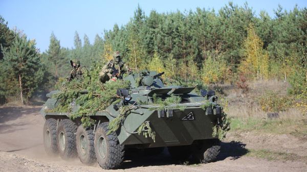 В Белоруссии усилили безопасность государственной границы, взяли под охрану мосты и железнодорожные пути.  