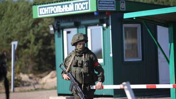 В Белоруссии усилили безопасность государственной границы, взяли под охрану мосты и железнодорожные пути.  