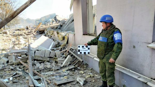 Фиксация последствий обстрела в ЛНР. Архивное фото
