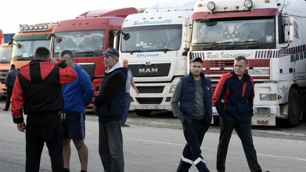 В Керчи скопилась очередь из фур на паром до Кубани