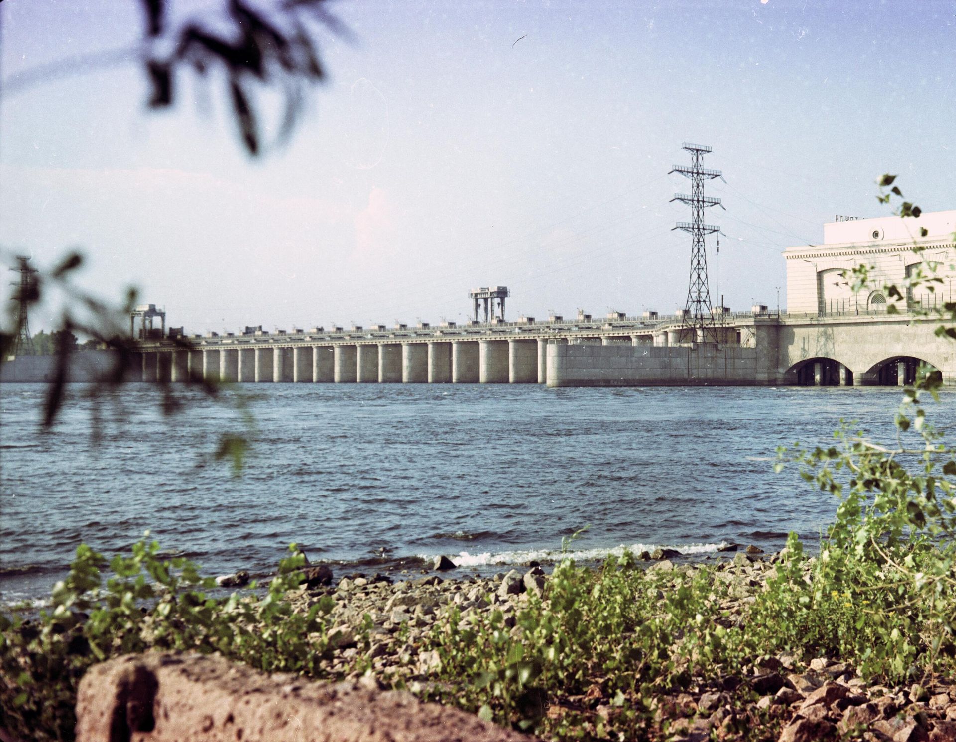 Водосливная плотина Каховской гидроэлектростанции - РИА Новости, 1920, 21.10.2022