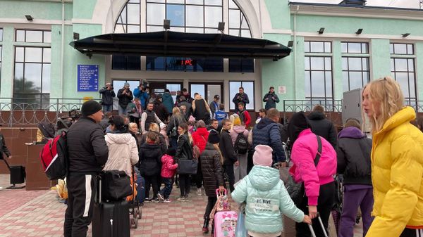 Жители Херсонской области на вокзале в Джанкое