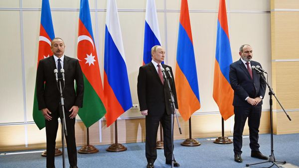 Трехсторонние переговоры президента РФ В. Путина с президентом Азербайджана И. Алиевым и премьер-министром Армении Н. Пашинянном