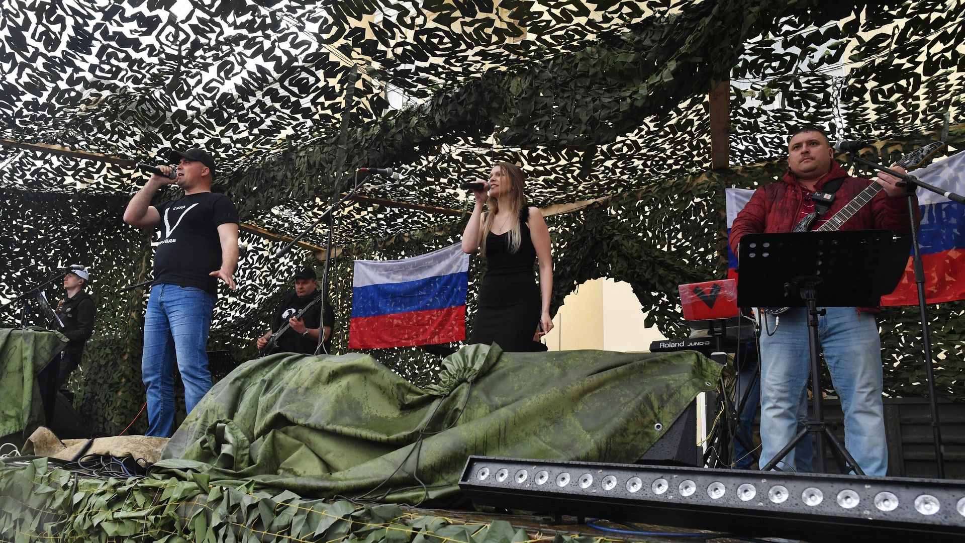 Артисты выступают на концерте для российских военнослужащих. - РИА Новости, 1920, 31.10.2022