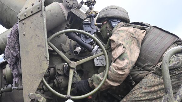 Военнослужащий артиллерийского расчета САУ 