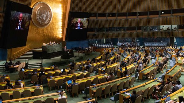Василий Небензя, посол в России, выступает на заседании Генеральной Ассамблеи Организации Объединенных Наций
