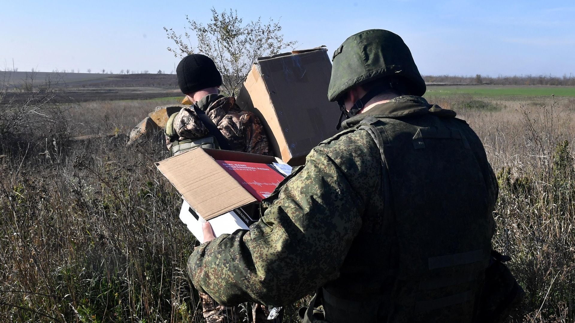 Передача гумпомощи призванным в рамках частичной мобилизации - РИА Новости, 1920, 19.11.2022