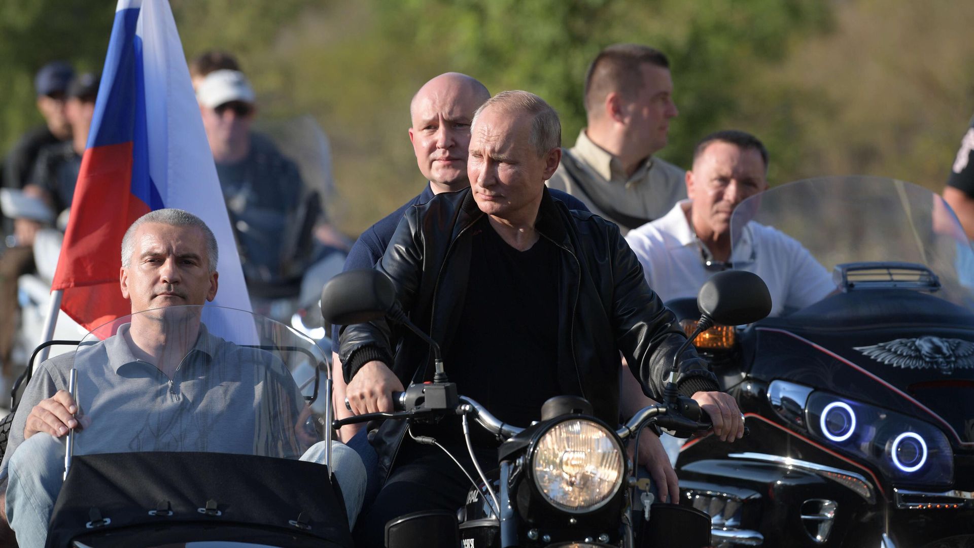 Президент РФ В. Путин посетил байк-шоу мотоклуба Ночные волки в Крыму - РИА Новости, 1920, 07.10.2024