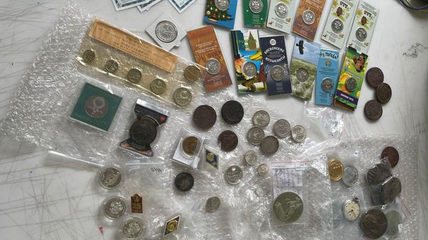В Санкт-Петербурге таможенники изъяли 65 монет царской и советской чеканки при попытке пересылки в Китай
