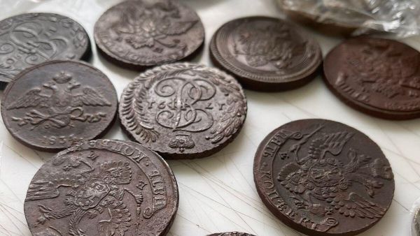 Санкт-Петербурге таможенники изъяли 65 монет царской и советской чеканки при попытке пересылки в Китай