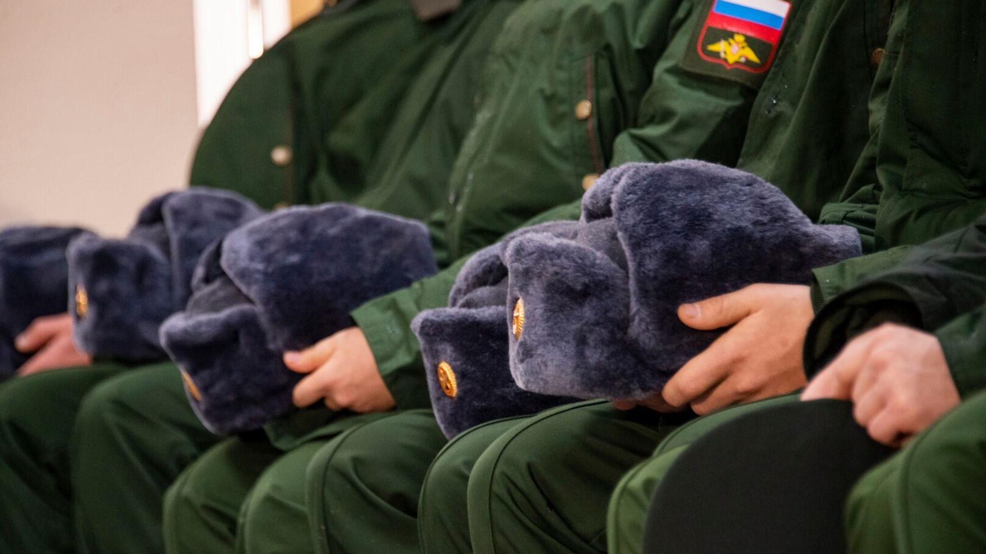 В Крыму призывников провожают к месту службы. Проводы состоялись на территории военного комиссариата Республики Крым В Крыму призывников провожают к месту службы. Проводы состоялись на территории военного комиссариата Республики Крым - РИА Новости, 1920, 13.03.2023