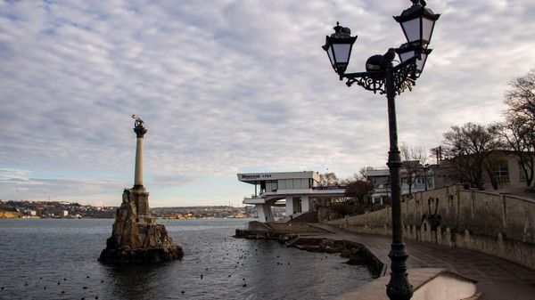 Памятник затопленным кораблям в Севастополе