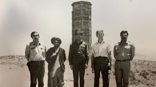 Минарет в городе Газни, Афганистан
