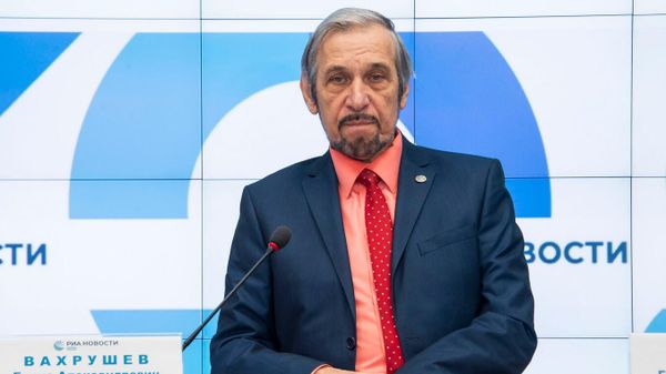 Почетный председатель отделения Русского географического общества в РК, доктор географических наук, профессор Борис Вахрушев