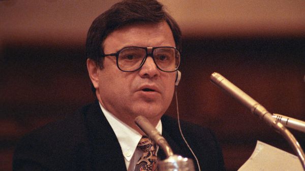 Руслан Хасбулатов.
