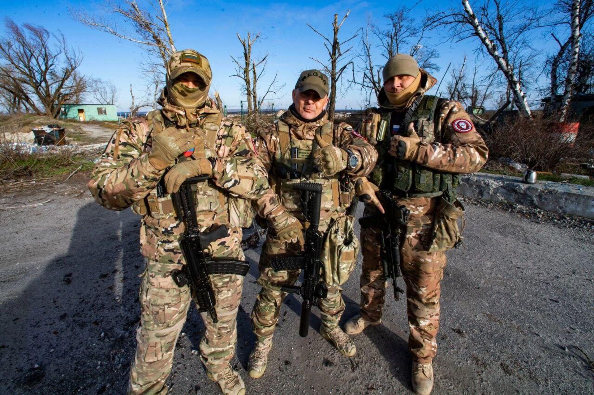 Военнослужащие из Крыма в окрестностях Энергодара. В центре - боец с позывным Злой, справа - Белый - РИА Новости, 1920, 06.01.2023