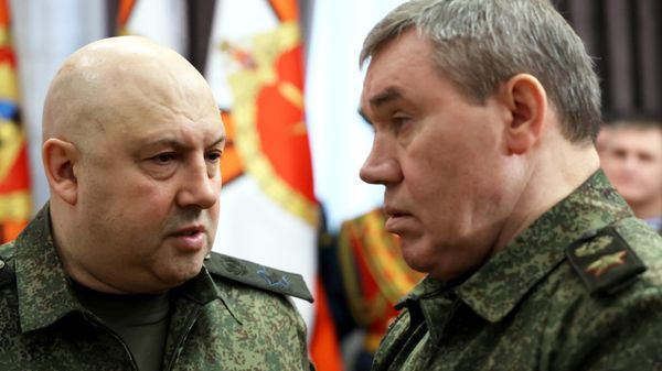 Сергей Суровикин (слева) и Валерий Герасимов