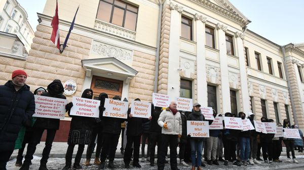 Акция в поддержку шеф-редактора Sputnik Литва Марата Касема