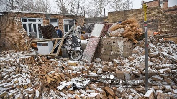 Последствия землетрясения в городе Хой в иранской провинции Западный Азербайджан 29 января 2023 года