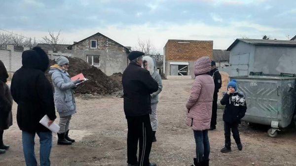 Владелец бывшей общей территории решил поставить забор, который отрежет единственный подъезд к домам двух десятков семей