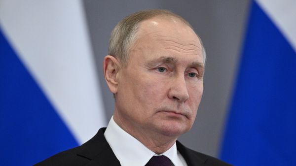 Президент России Владимир Путин на встрече с представителями общественных патриотических объединений