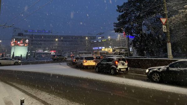 Снег в Сммферополе