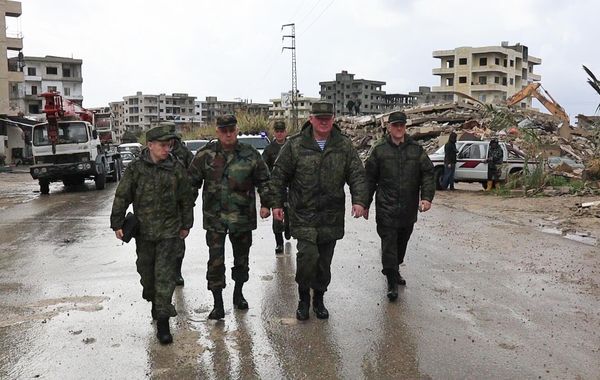 Российские военные в Сирии помогают в ликвидации последствий землетрясения