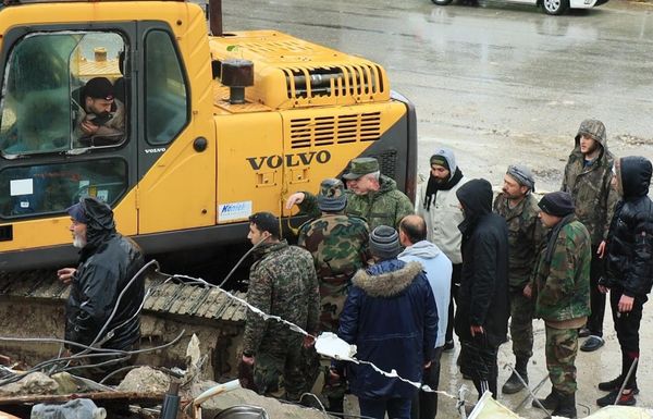 Российские военные в Сирии помогают в ликвидации последствий землетрясения