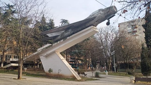 Территория у здания РО ДОСААФ России в Севастополе