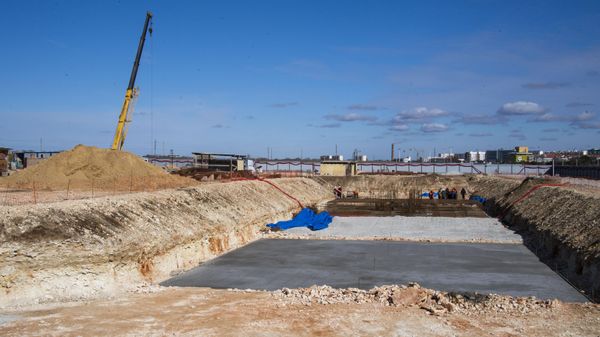 Стройплощадка рекреационно-курортного комплекса в районе озера Мойнаки в Евпатории Стройплощадка рекреационно-курортного комплекса в районе озера Мойнаки в Евпатории
