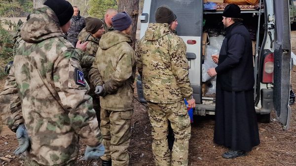 Военнослужащие в зоне СВО получают гуманитарную помощь Военнослужащие в зоне СВО получают гуманитарную помощь