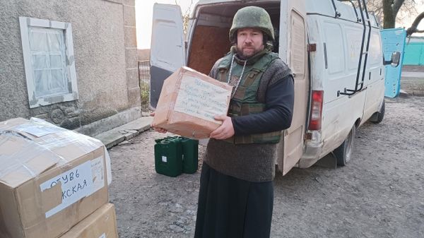 Отец Дмитрий Кротков в полной походной экипировке в зоне СВО Отец Дмитрий Кротков в полной походной экипировке в зоне СВО