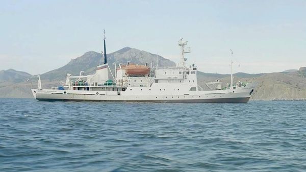 НИС Профессор Водяницкий в акватории Карадага