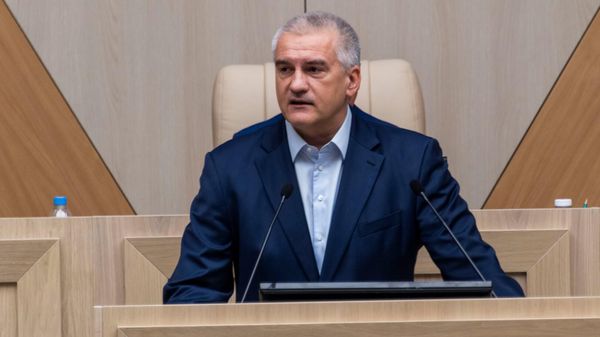 Сергей Аксёнов, председатель Совета министров Республики Крым выступает на сессии Госсовета Республики Крым